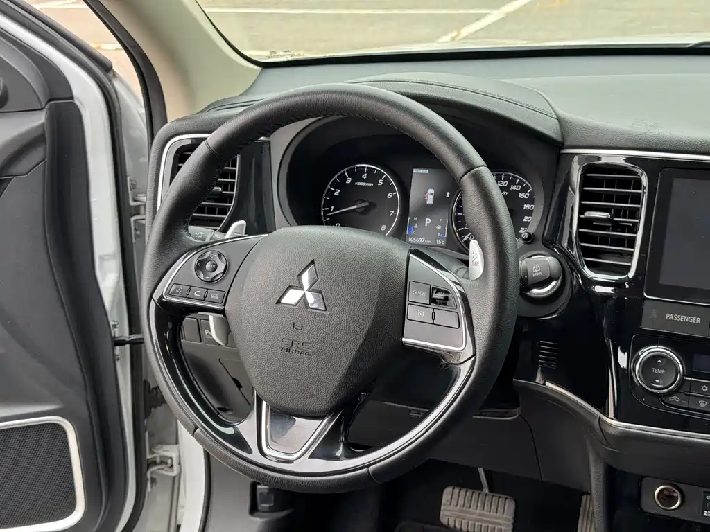 Mitsubishi Outlander — миниатюра 14