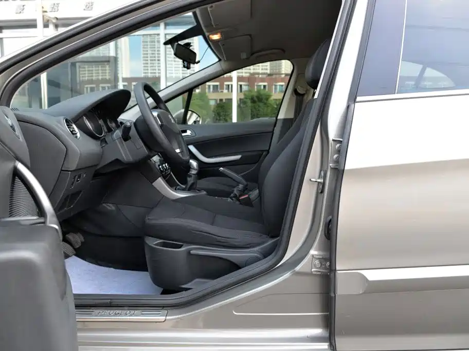 Peugeot 408 — миниатюра 4