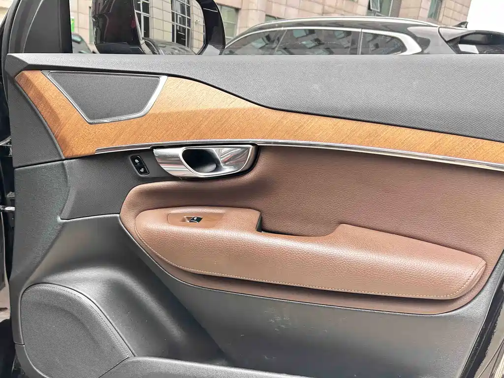 Volvo XC90 — миниатюра 9