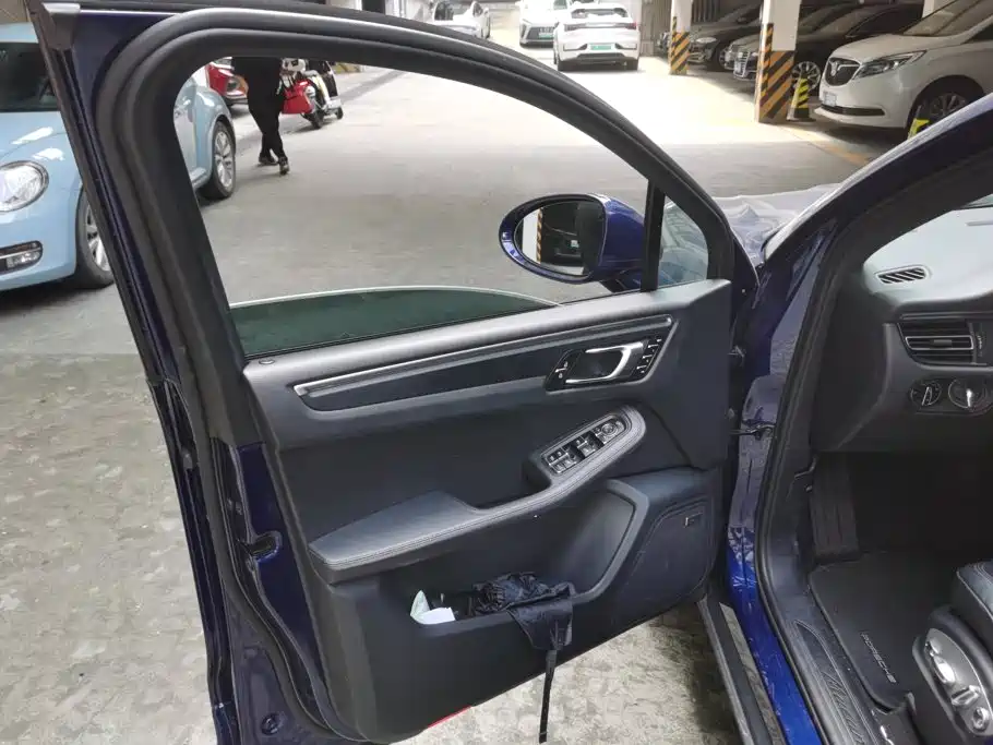 Porsche Macan — миниатюра 7