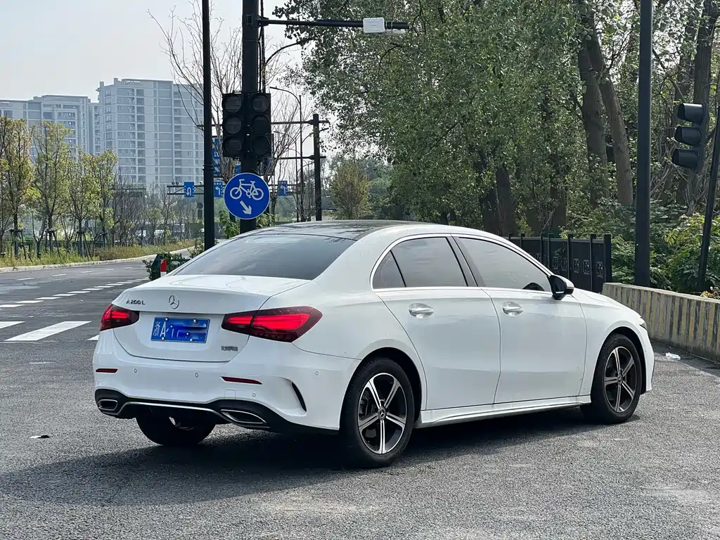 Mercedes-Benz A-Class — миниатюра 7