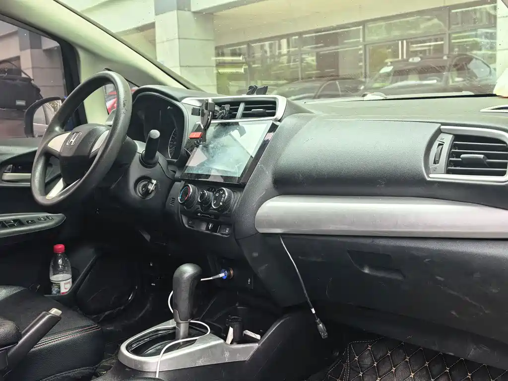 Honda Fit — миниатюра 7