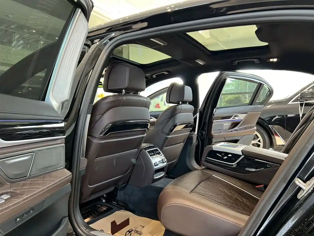 BMW 7 Series — миниатюра 5