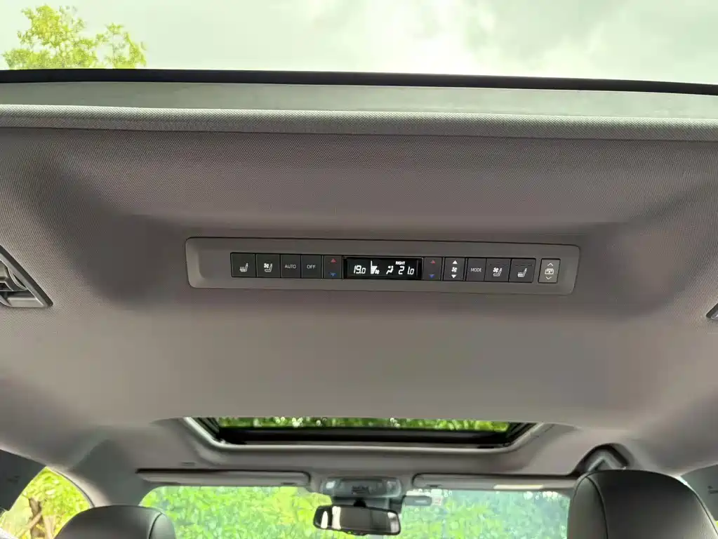 Toyota Sienna — миниатюра 11