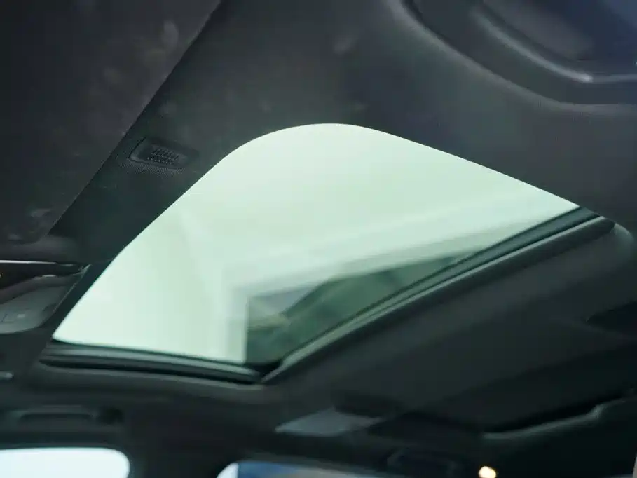 BMW 5 Series New Energy — миниатюра 6