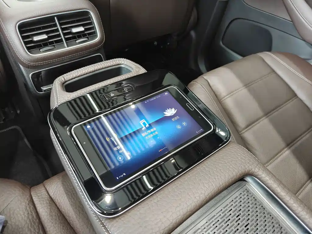 Mercedes-Benz GLS — миниатюра 16