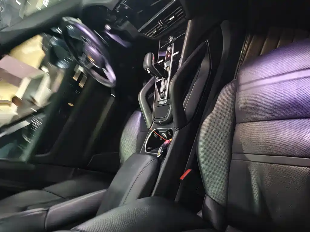 Porsche Cayenne — миниатюра 7