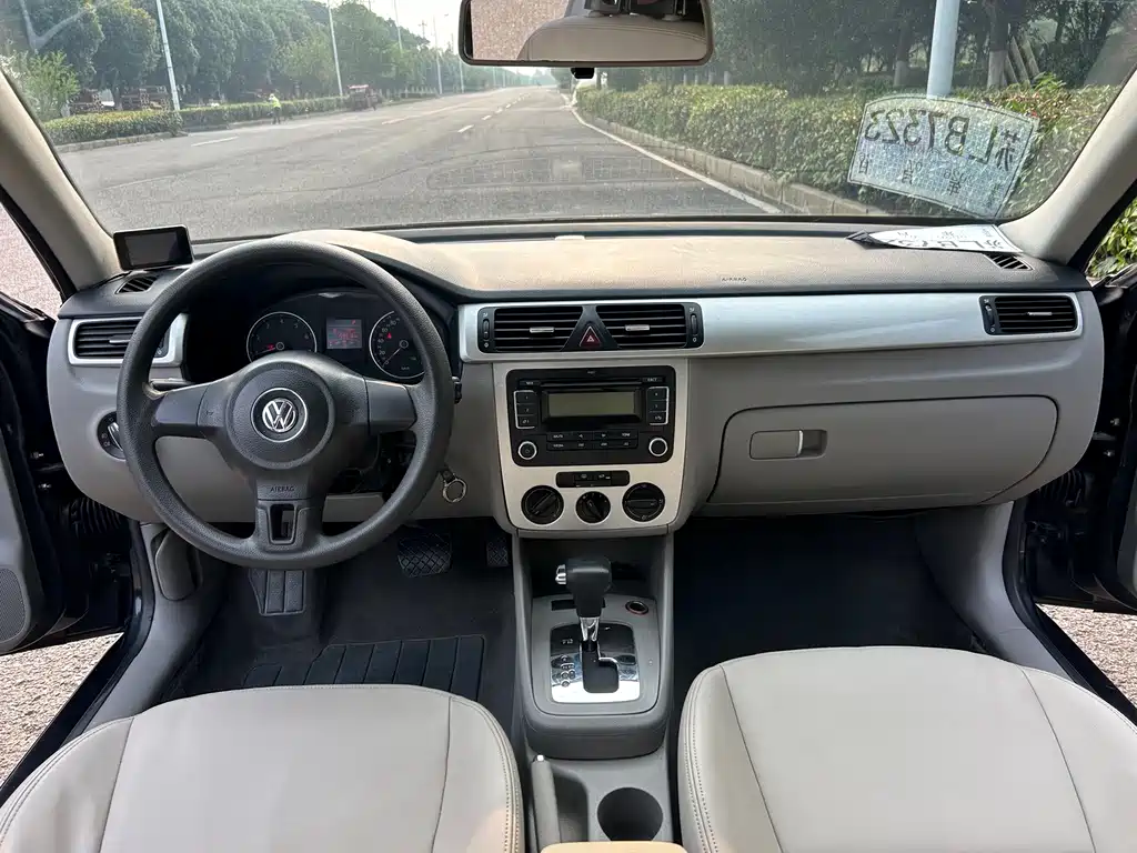 Volkswagen Bora 2011 1.6L AT Fashion