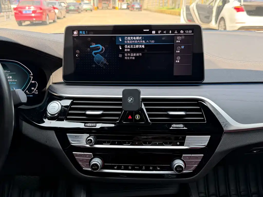 BMW 5 Series New Energy — миниатюра 10