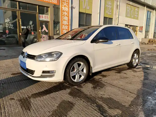 VOLKSWAGEN GOLF