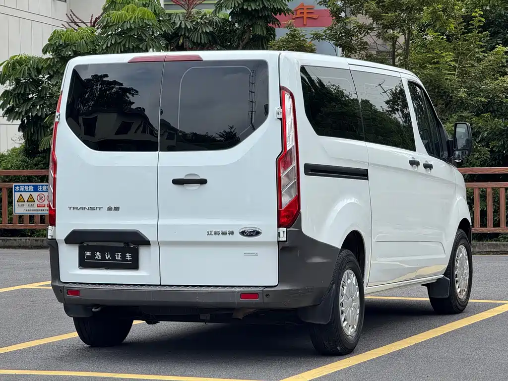 Ford Tourneo — миниатюра 6
