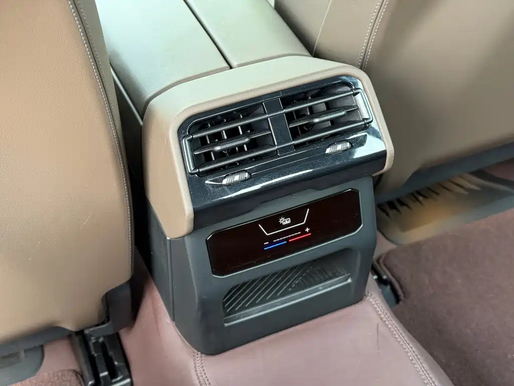 BMW 5 Series — миниатюра 13