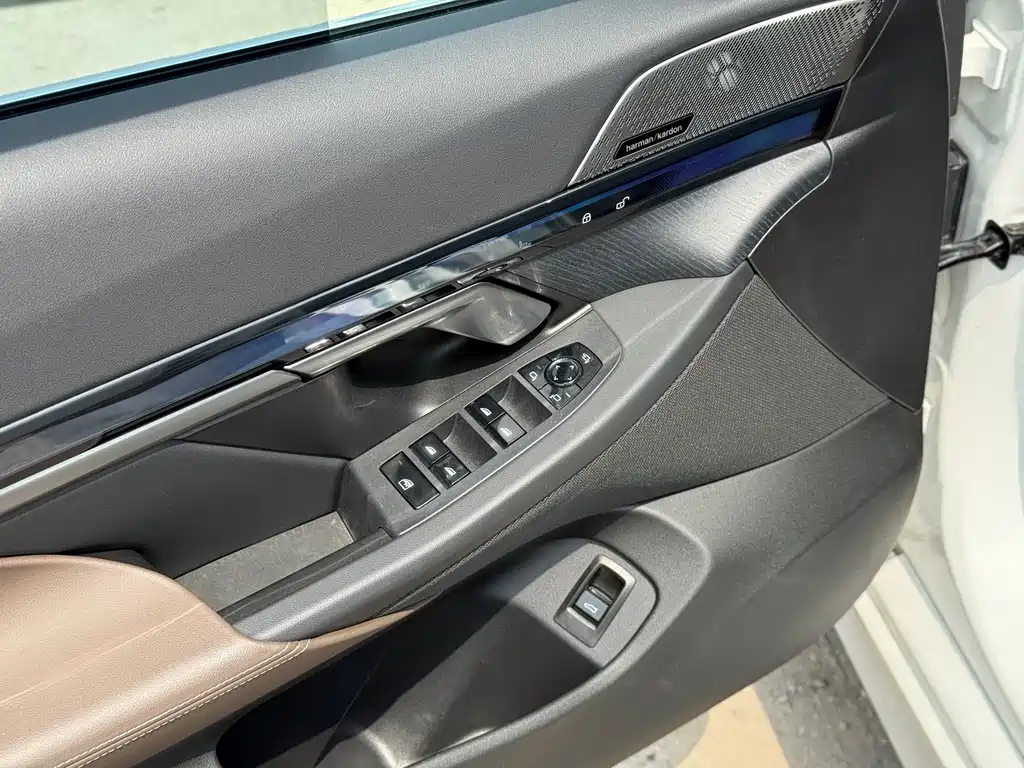 BMW 5 Series — миниатюра 14