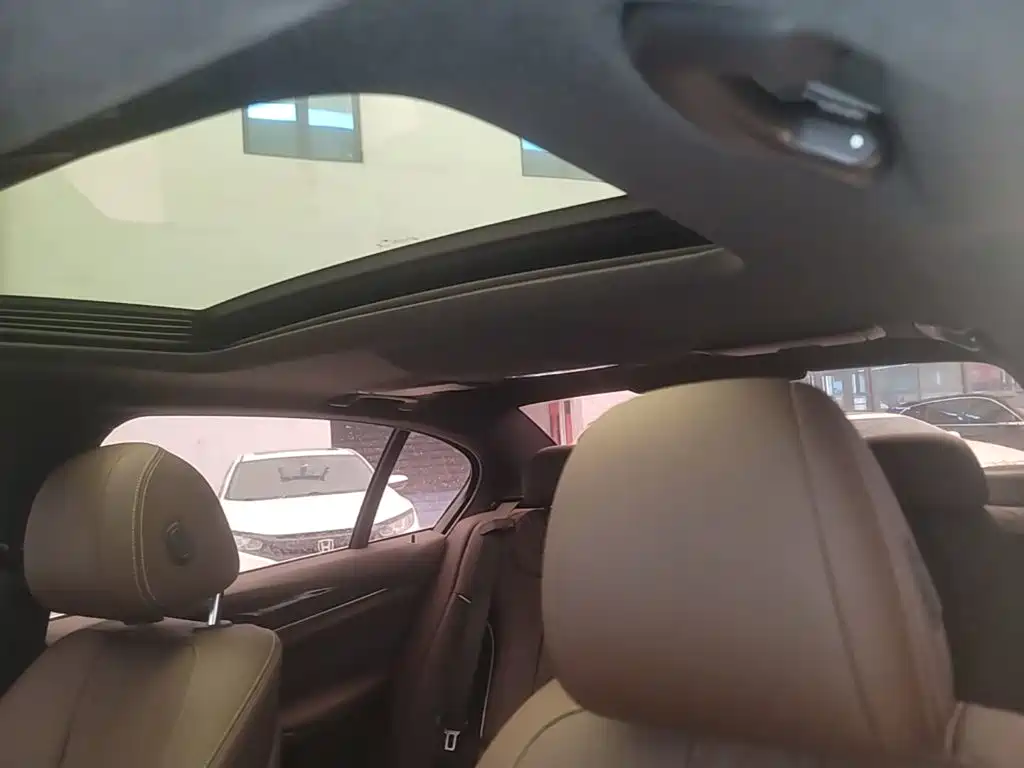 BMW 5 Series — миниатюра 18