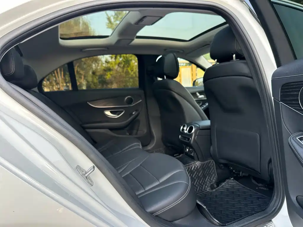 Mercedes-Benz C-Class — миниатюра 13