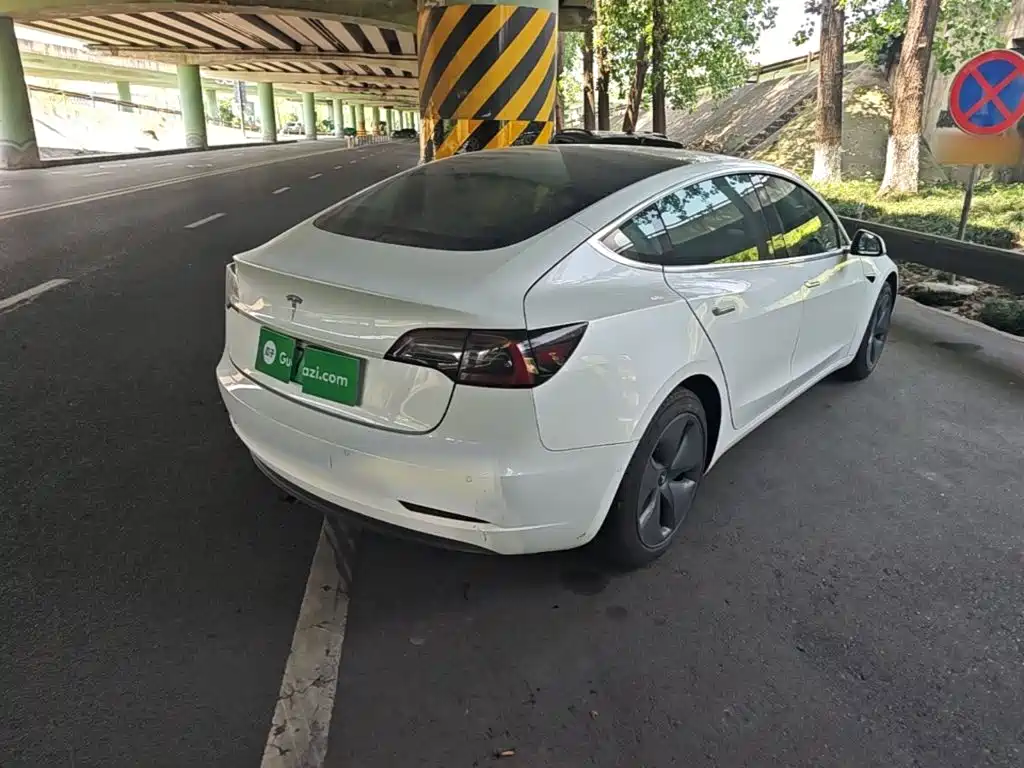 Tesla Model 3 — миниатюра 7