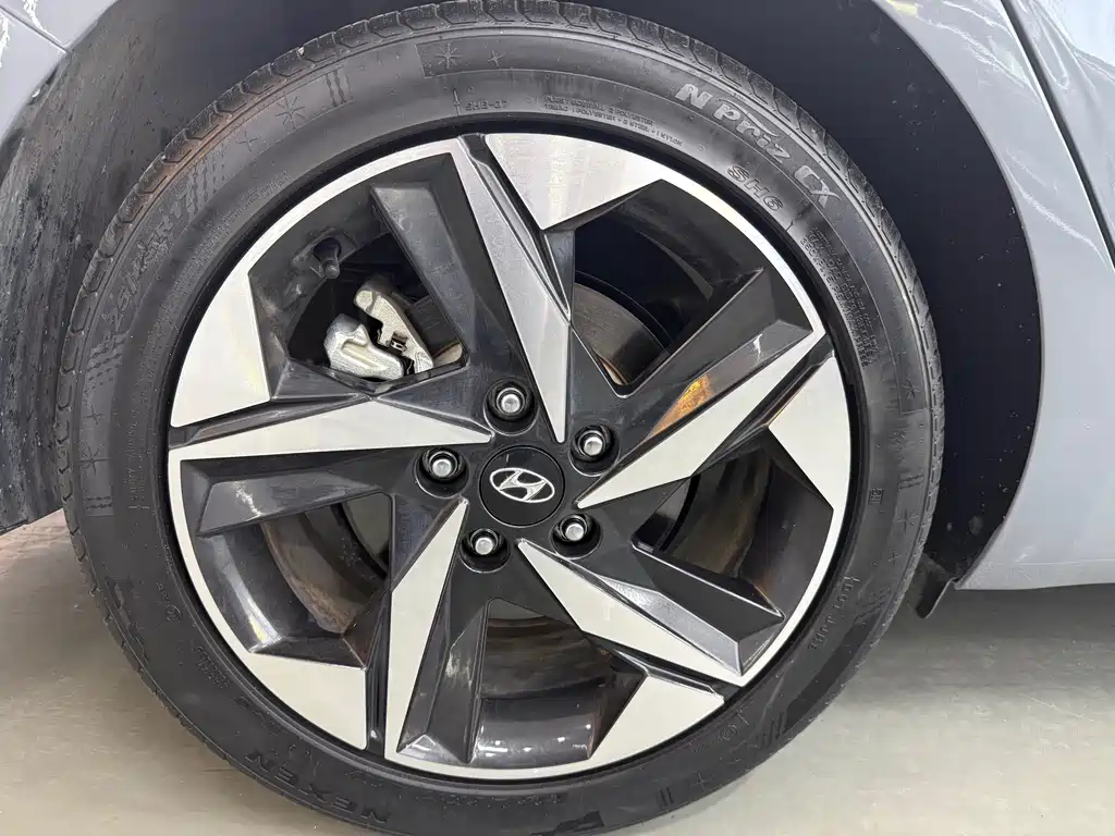 Hyundai Elantra — миниатюра 16