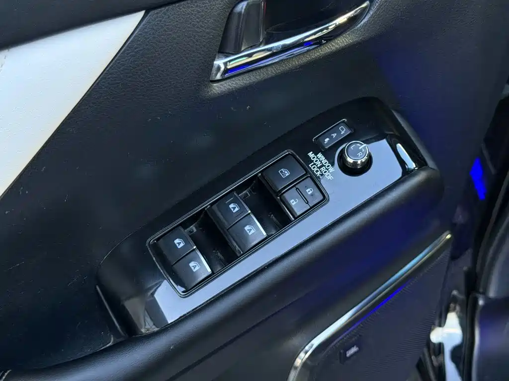 Toyota Vellfire — миниатюра 13