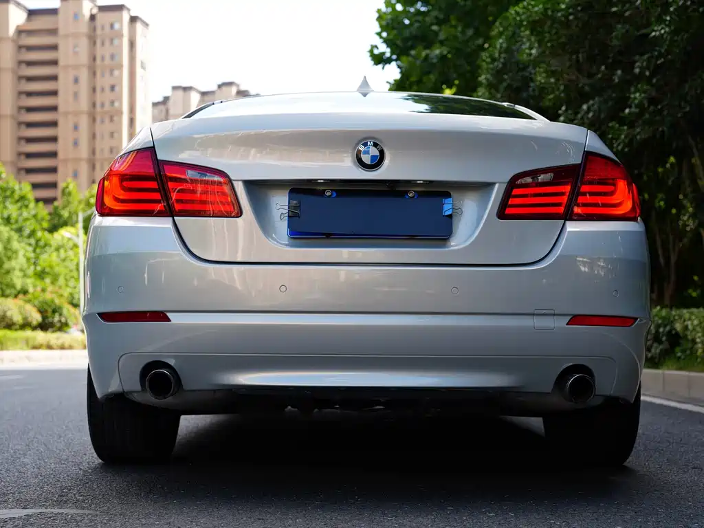 BMW 5 Series — миниатюра 8