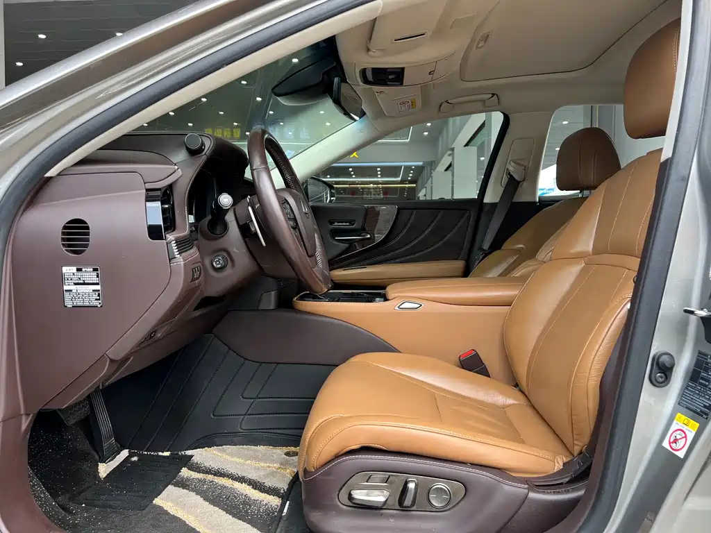Lexus LS — миниатюра 7