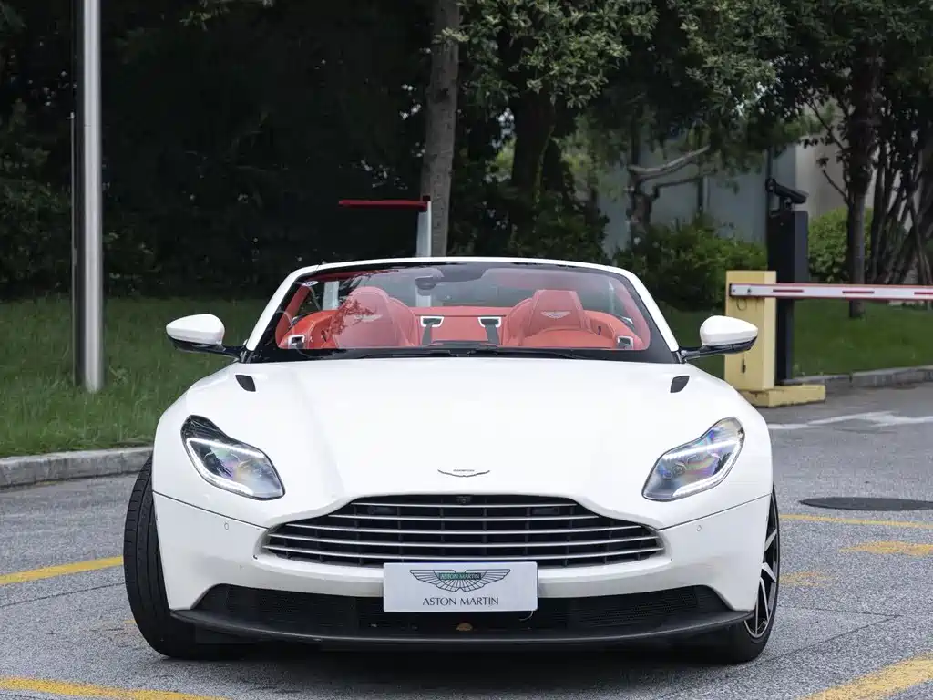 Aston Martin DB11 — миниатюра 2