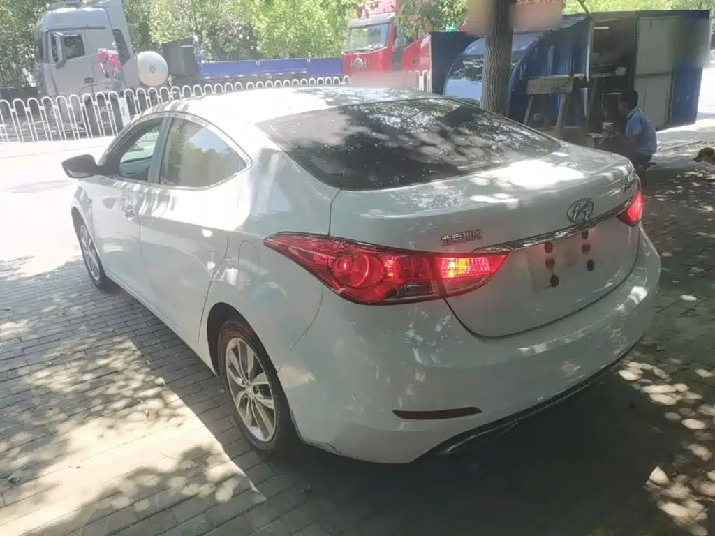 Hyundai Elantra Langdong — миниатюра 5