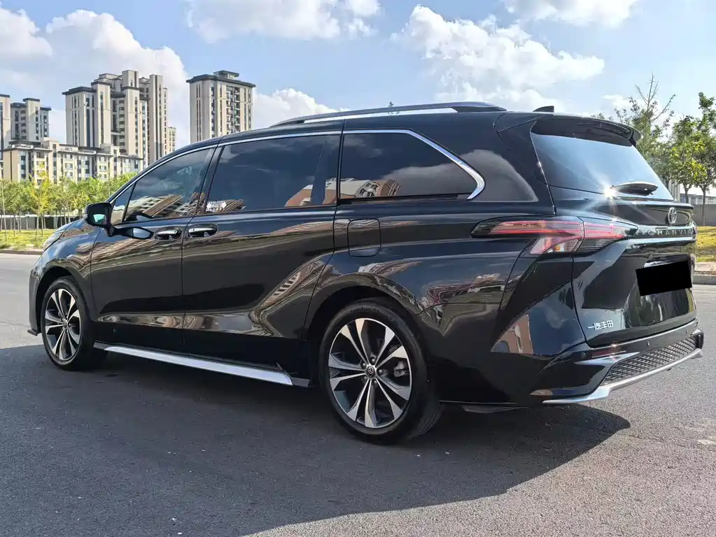 Toyota Granvia — миниатюра 9