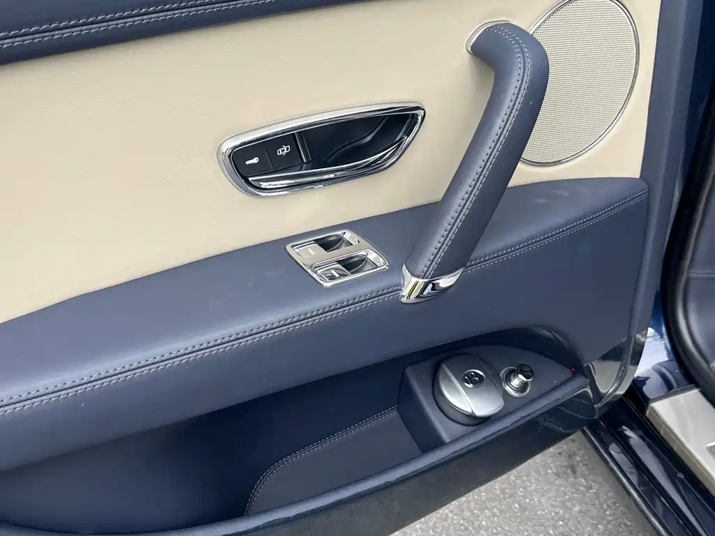 Bentley Flying Spur — миниатюра 28