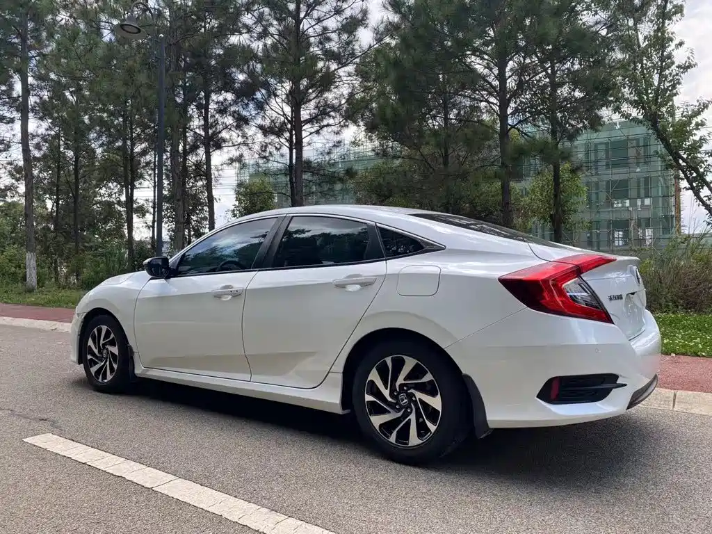 Honda Civic — миниатюра 11