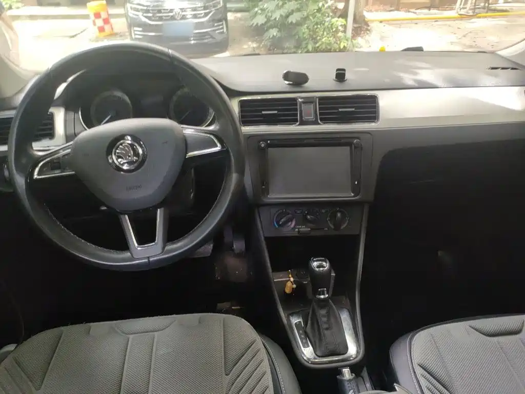 Skoda Rapid Spaceback — миниатюра 6