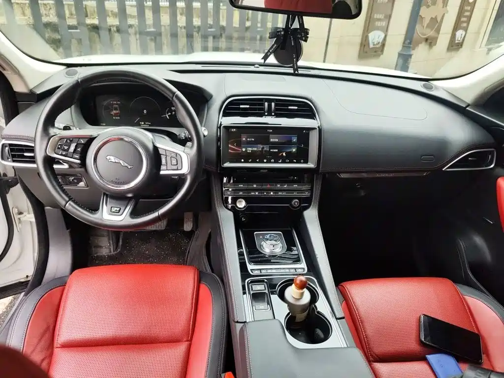 Jaguar F-PACE — миниатюра 13
