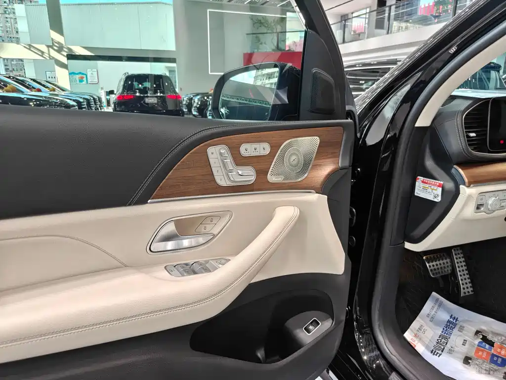 Mercedes-Benz GLS — миниатюра 10