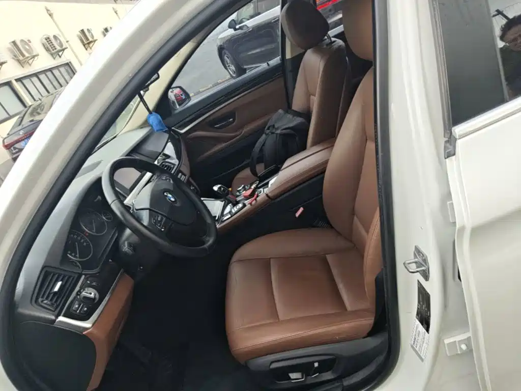 BMW 5 Series — миниатюра 15