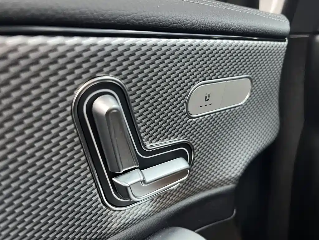Mercedes-Benz A-Class Facelift A 180 L Sport Sedan, фото 13