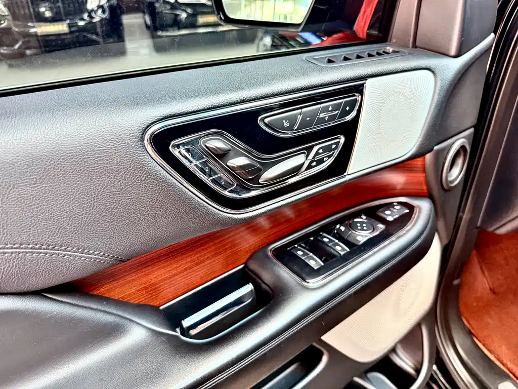 Lincoln Navigator — миниатюра 8