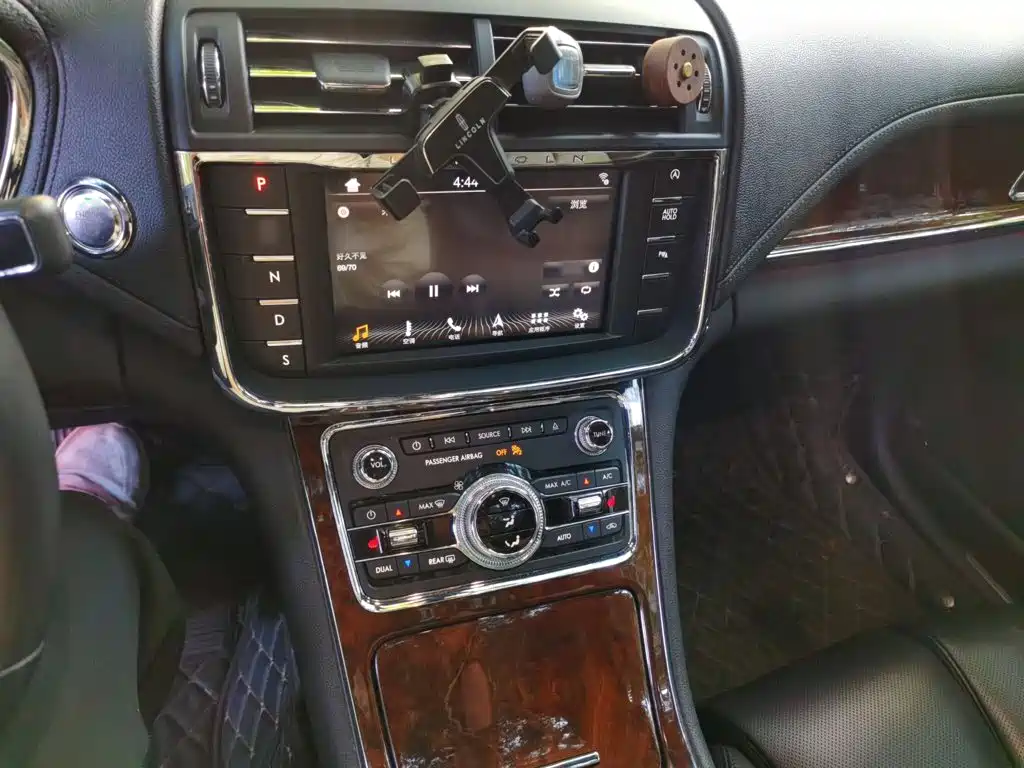 Lincoln Continental — миниатюра 6