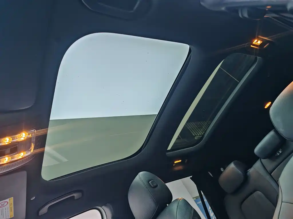 Mercedes-Benz GLB — миниатюра 18