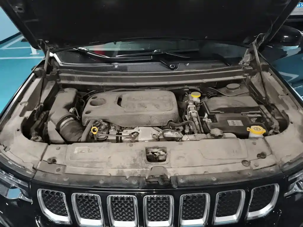Jeep Grand Commander — миниатюра 21