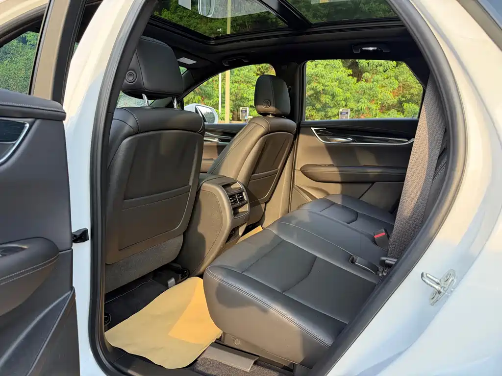 Cadillac XT5 — миниатюра 6