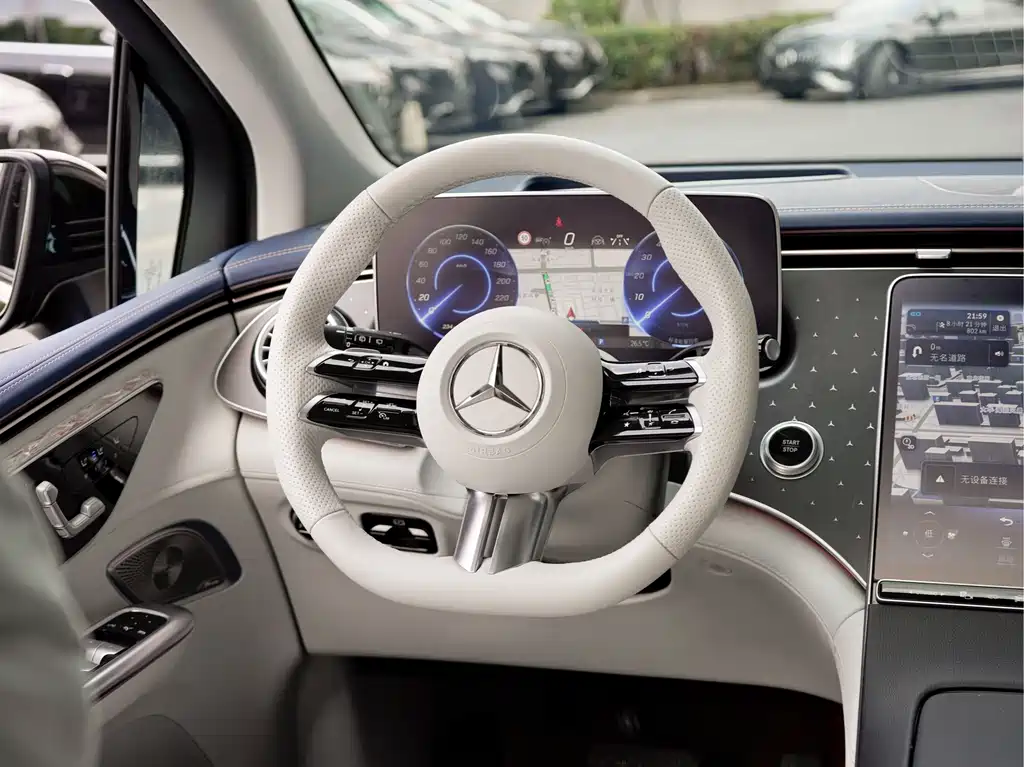 Mercedes-Benz EQE SUV — миниатюра 12