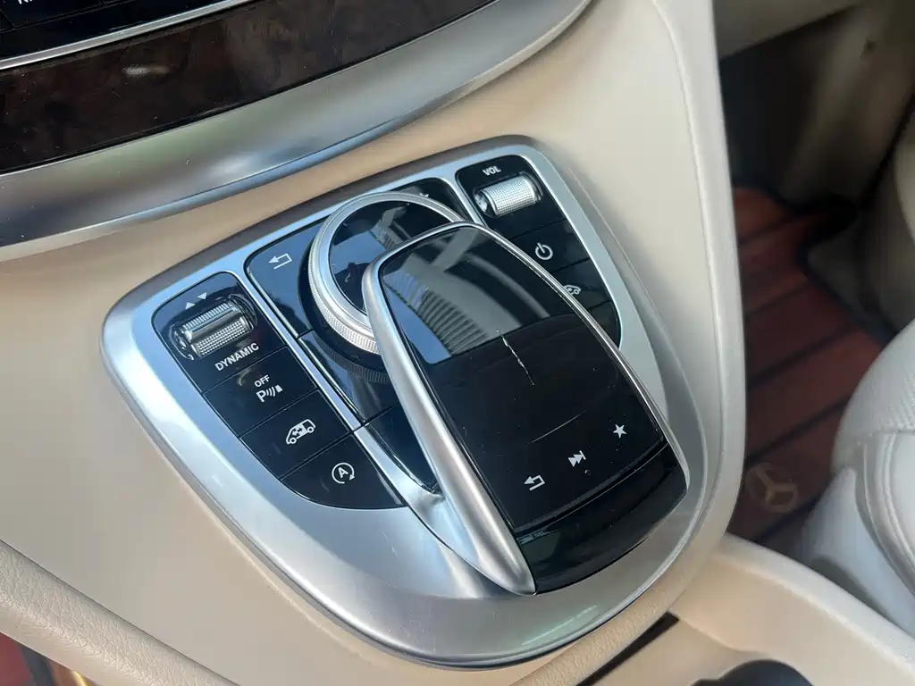 Mercedes-Benz V-Class — миниатюра 4