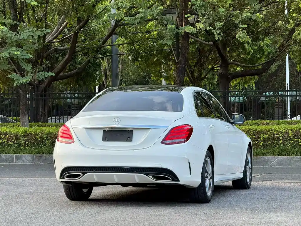 Mercedes-Benz C-Class — миниатюра 6