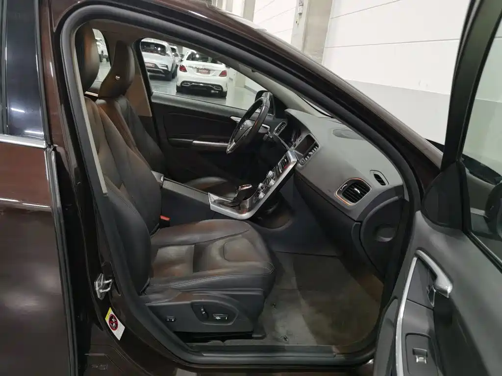 Volvo S60 — миниатюра 23