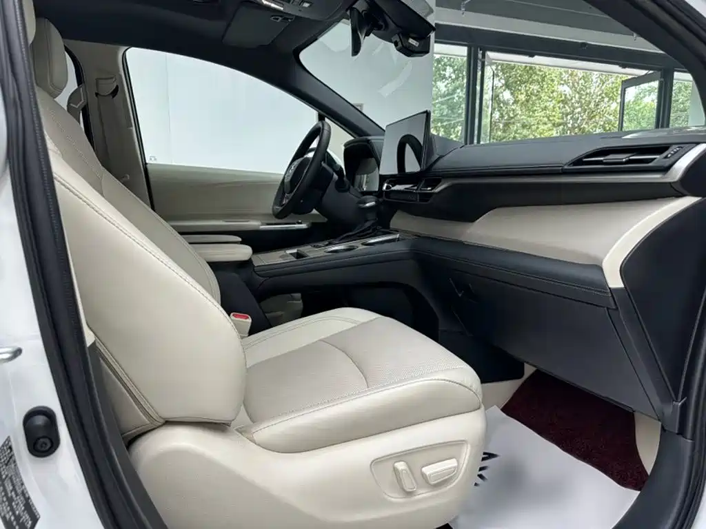 Toyota Sienna — миниатюра 5