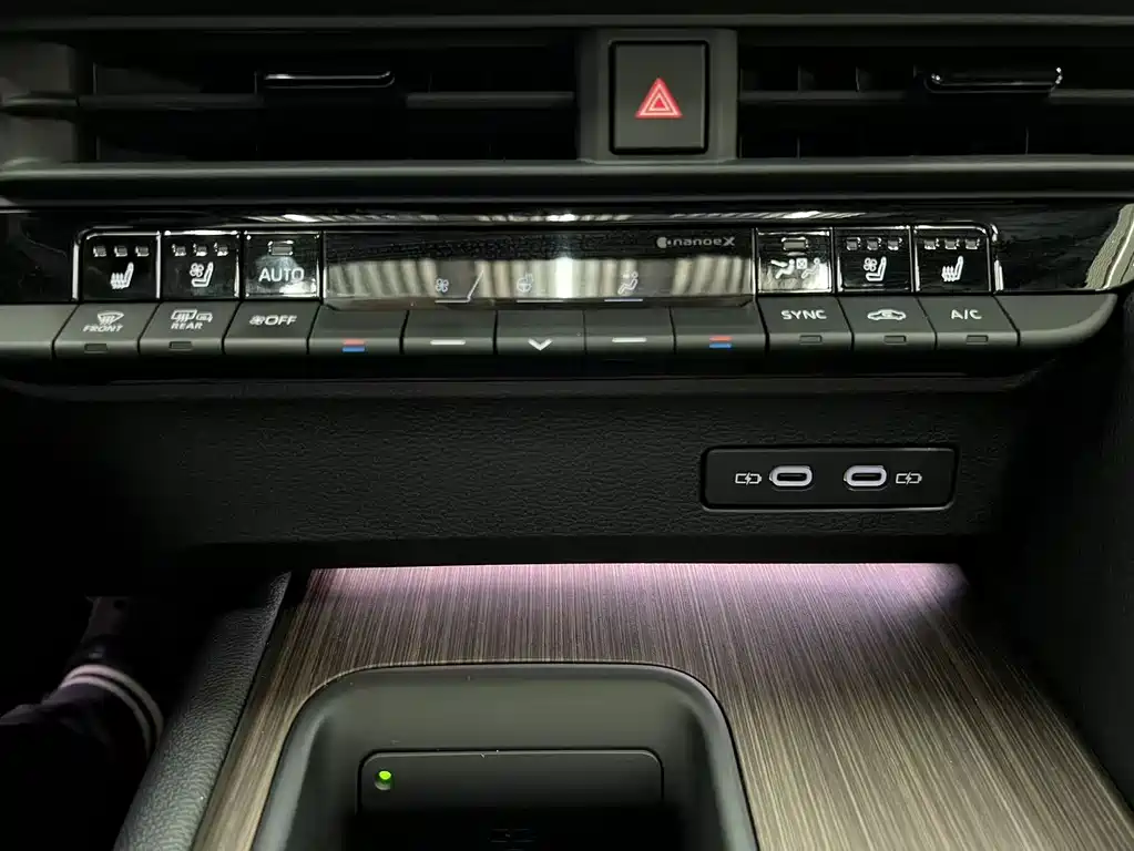 Toyota Crown (Import) — миниатюра 18