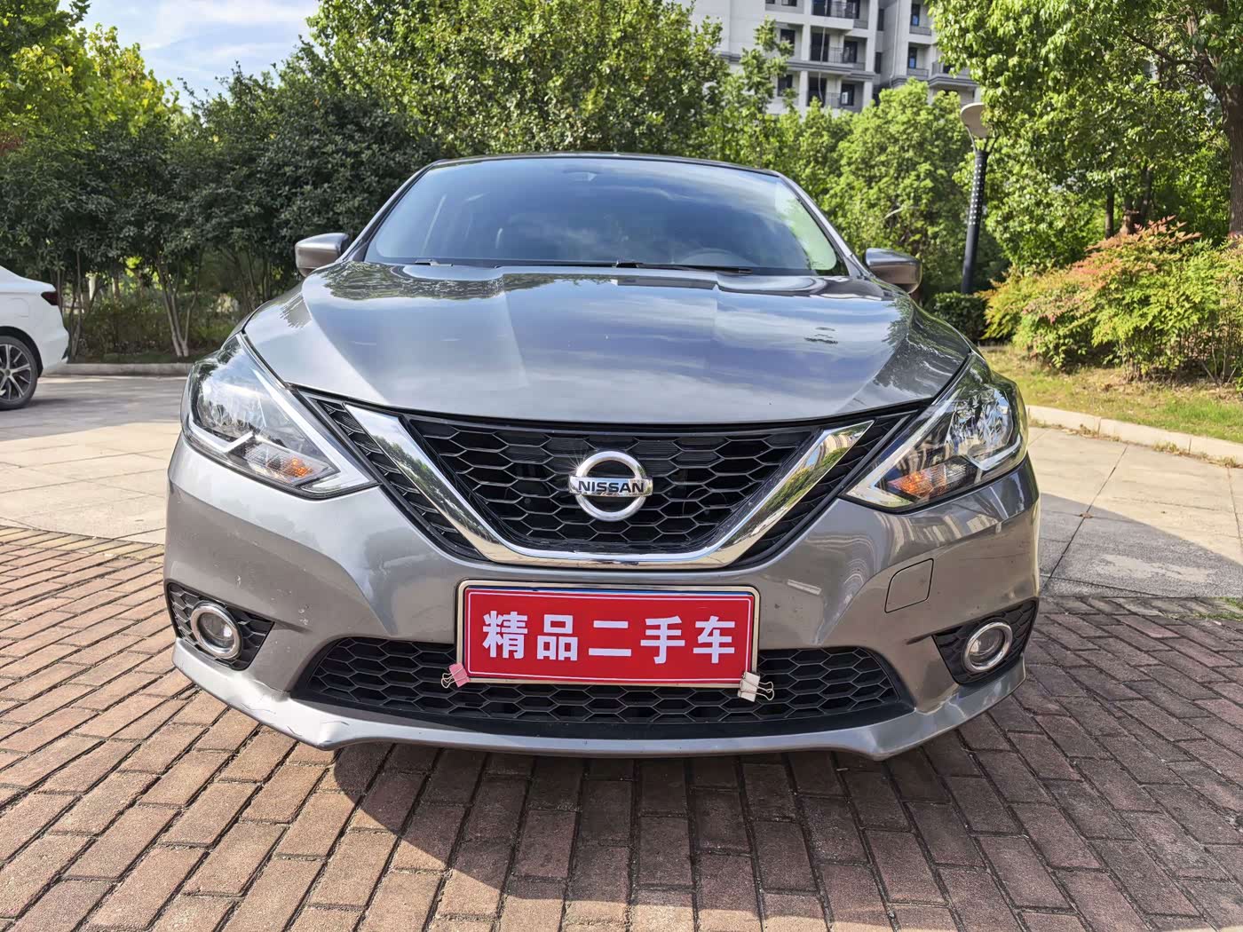 Nissan Sylphy 1.6 л 2024 г. Серебристо-серый, пробег 40000 км