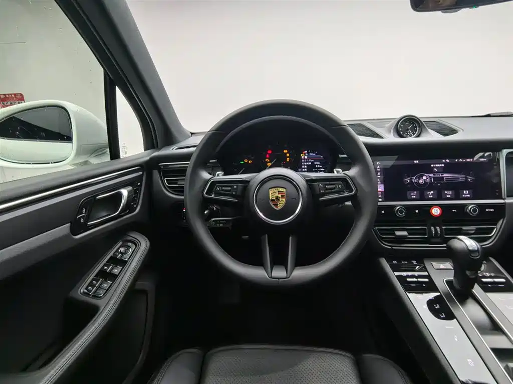 Porsche Macan — миниатюра 28