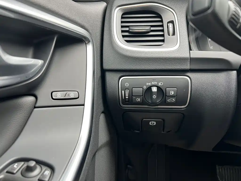 Volvo S60 — миниатюра 17