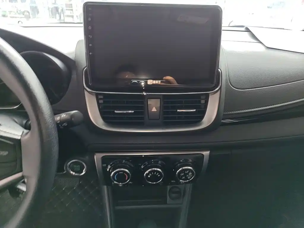 Toyota Yaris L — миниатюра 13