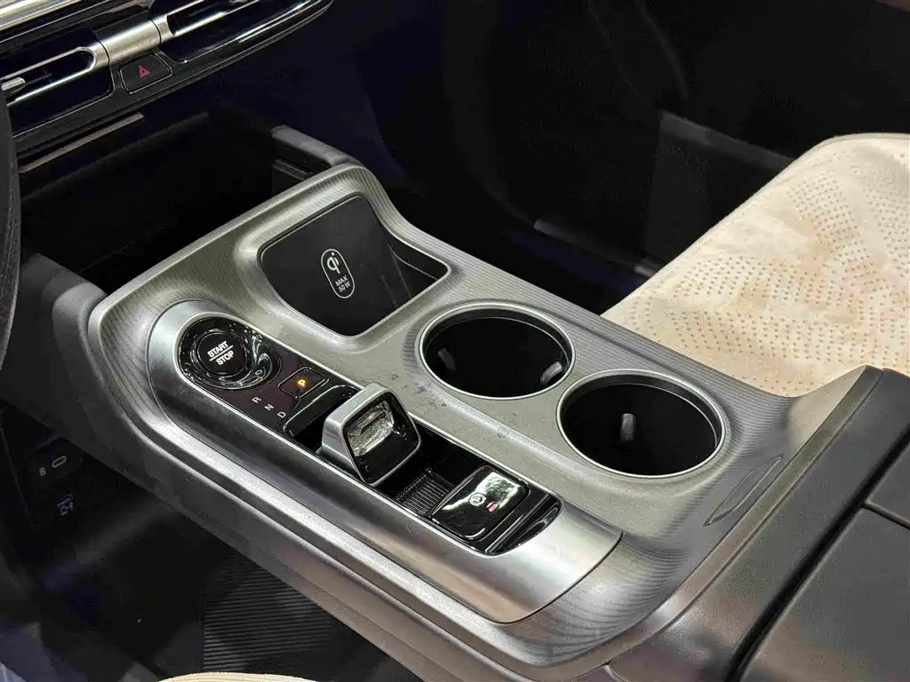 GAC Motor Trumpchi E8 PHEV — миниатюра 15